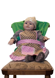 use apron or napkin to prevent the baby from getting dirty